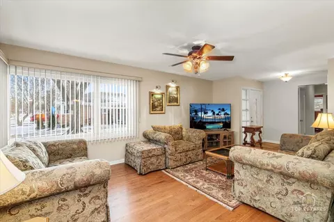 Living - 488 Cornell Ave, Des Plaines, IL 60016 photo 3 of 3