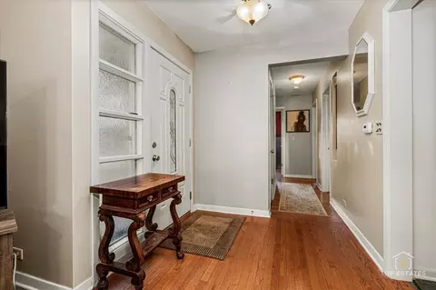 Entry Way - 488 Cornell Ave, Des Plaines, IL 60016 photo 1 of 1