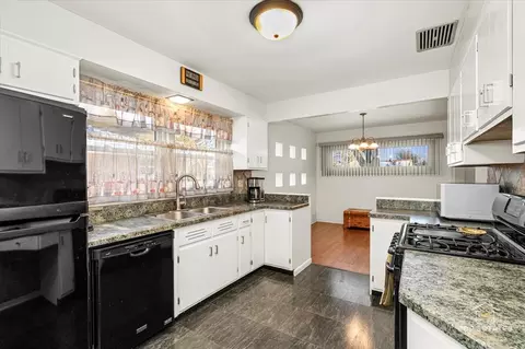 Kitchen - 488 Cornell Ave, Des Plaines, IL 60016 photo 3 of 3