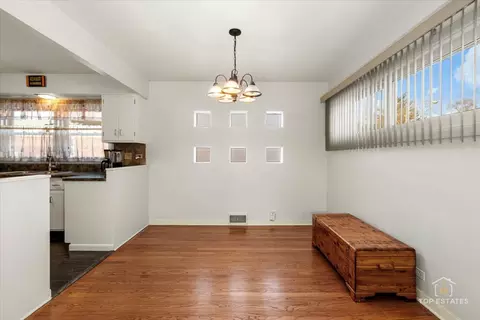 Dining - 488 Cornell Ave, Des Plaines, IL 60016 photo 1 of 2