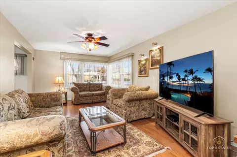 Living - 488 Cornell Ave, Des Plaines, IL 60016 photo 1 of 3
