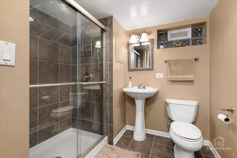 Bath - 488 Cornell Ave, Des Plaines, IL 60016 photo 3 of 3