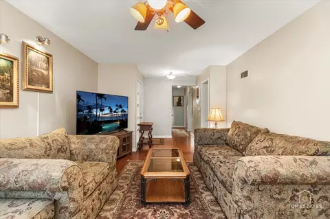 Living - 488 Cornell Ave, Des Plaines, IL 60016 photo 2 of 3