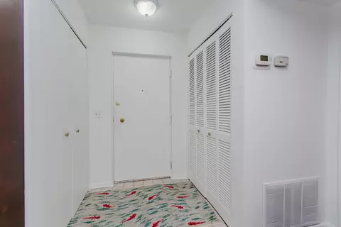 Entry Way - Undisclosed, Glencoe, IL 60022 photo 2 of 2