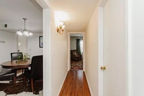 Entry Way - Undisclosed, Glencoe, IL 60022 photo 1 of 2