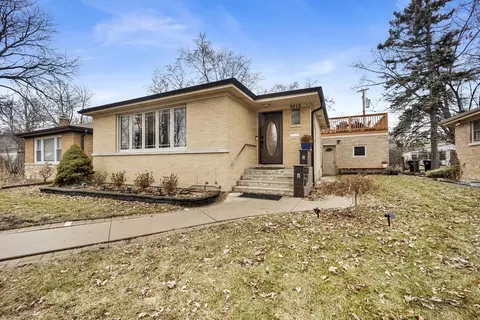8612 Lawndale Ave, Skokie, IL 60076
