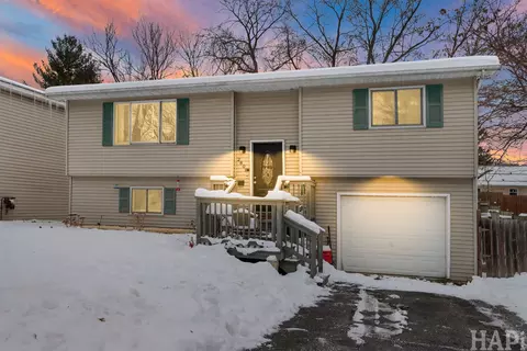 2808 Cherry Dr, Wonder Lake, IL 60097