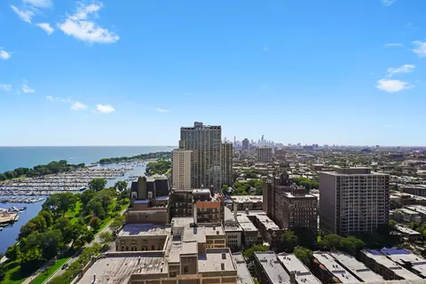 View/Area - Undisclosed, Chicago, IL 60657 photo 6 of 7