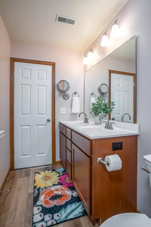 Bath - 210 E Franklin St #101, Eldridge, IA 52748 photo 4 of 4