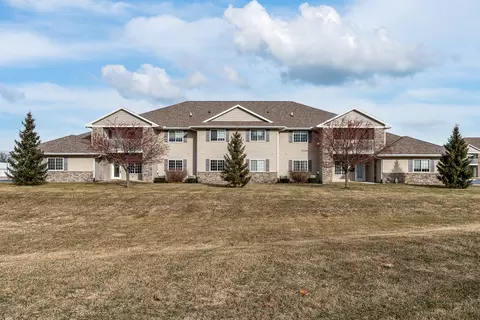210 E Franklin St #101, Eldridge, IA 52748