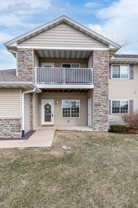 Exterior - 210 E Franklin St #101, Eldridge, IA 52748 photo 2 of 3