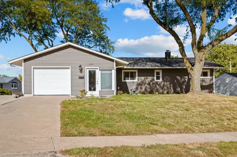 1358 W Garfield St, Davenport, IA 52804