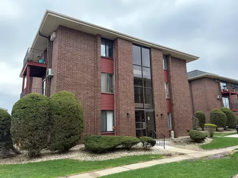 15818 Terrace Dr #R3, Oak Forest, IL 60452