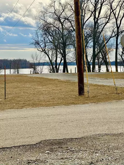 208 S 210 S 5th St, Keithsburg, IL 61442 photo 7