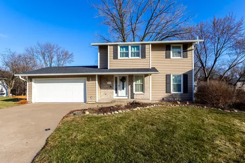 3925 Tanglefoot Ct, Bettendorf, IA 52722