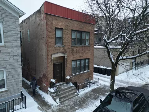 Exterior - 723 S Aberdeen St, Chicago, IL 60607 photo 4 of 4