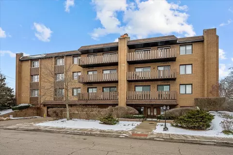 1795 Lake Cook Rd #207, Highland Park, IL 60035