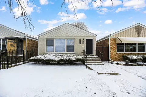 4521 S Lawler Ave, Chicago, IL 60638