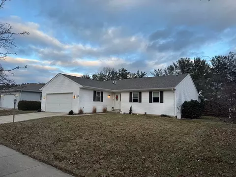 1504 White Pine Dr, Champaign, IL 61822