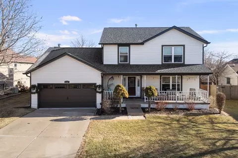 4327 Regency Pl, Davenport, IA 52806