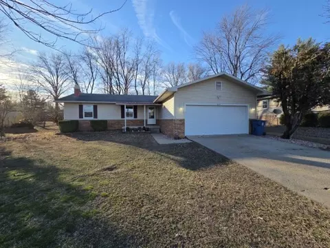 1025 Lake Shore Dr, Mount Vernon, IL 62864