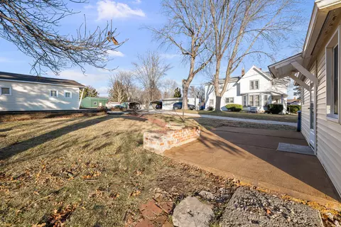 Exterior - 136 W Mill St, Kewanee, IL 61443 photo 6 of 7