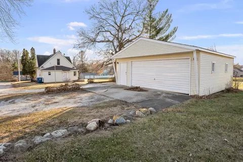 Exterior - 136 W Mill St, Kewanee, IL 61443 photo 4 of 7