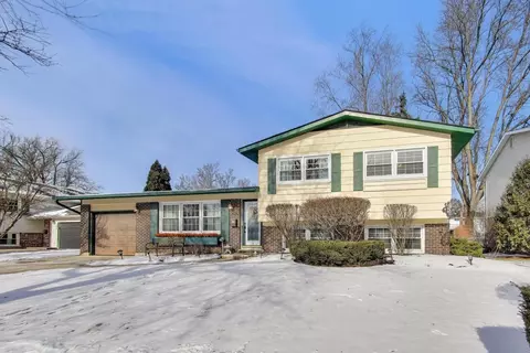 504 W Braeside Dr, Arlington Heights, IL 60004