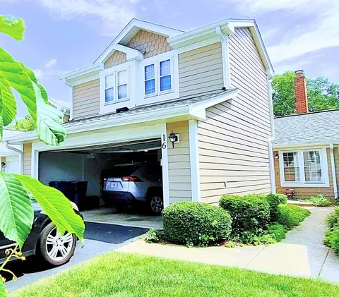 16 White Pine Dr, Schaumburg, IL 60193