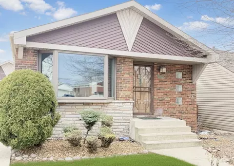 8169 S Tripp Ave, Chicago, IL 60652