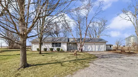 Exterior - 206 Maple St W, Sidney, IL 61877 photo 2 of 8