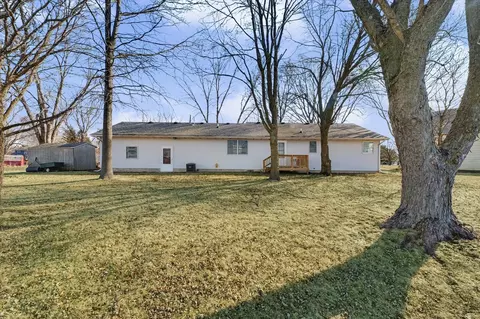 Exterior - 206 Maple St W, Sidney, IL 61877 photo 7 of 8