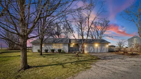 206 Maple St W, Sidney, IL 61877