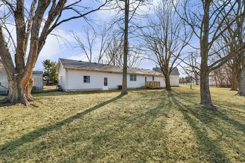 Exterior - 206 Maple St W, Sidney, IL 61877 photo 6 of 8