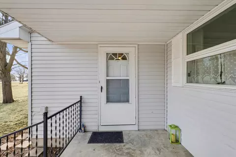 Exterior - 206 Maple St W, Sidney, IL 61877 photo 4 of 8