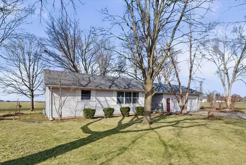 Exterior - 206 Maple St W, Sidney, IL 61877 photo 3 of 8