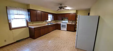 Kitchen - 1606 20 Ave, Viola, IL 61486 photo 2 of 2