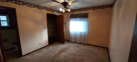 Bedroom - 1606 20 Ave, Viola, IL 61486 photo 4 of 5