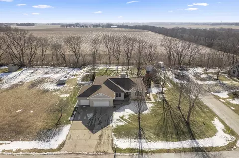 3208 Stone Fence Dr, Kankakee, IL 60901