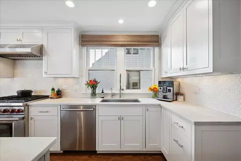 Kitchen - 2740 Asbury Ave, Evanston, IL 60201 photo 2 of 3