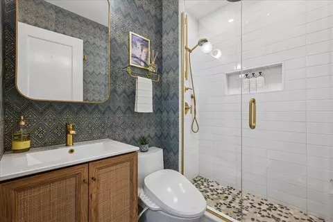 Bath - 2740 Asbury Ave, Evanston, IL 60201 photo 4 of 4