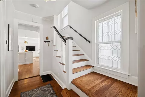 Entry Way - 2740 Asbury Ave, Evanston, IL 60201 photo 2 of 4