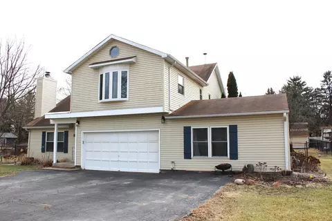 8701 Riley Rd, Wonder Lake, IL 60097