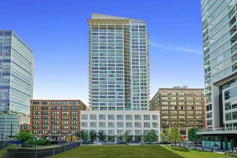 701 S Wells St #902, Chicago, IL 60607