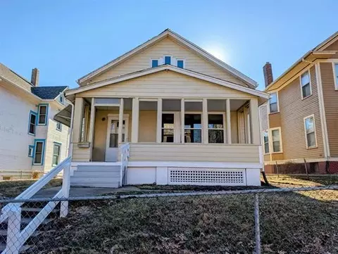 501 W 8th St, Davenport, IA 52803