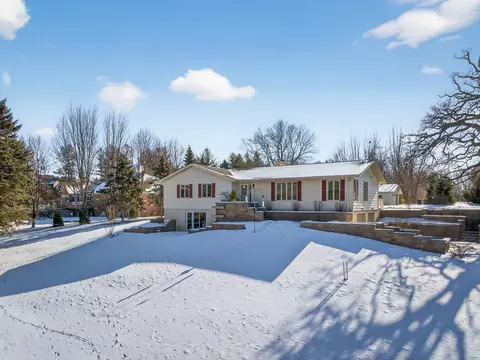 18 N741 Westhill Rd, Dundee, IL 60118