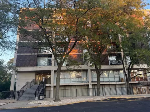 1043 S York Rd #411, Bensenville, IL 60106