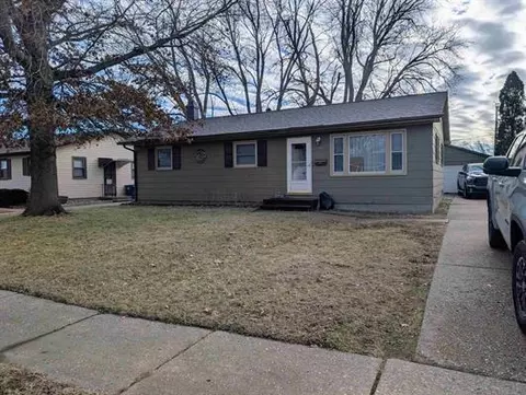 2121 W 34th St, Davenport, IA 52806
