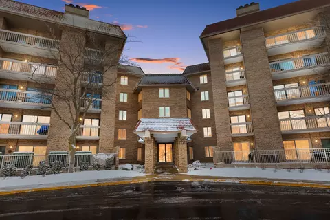 1220 Rudolph Rd #3H, Northbrook, IL 60062