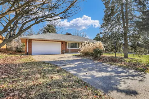 2112 Burlison Dr, Urbana, IL 61801